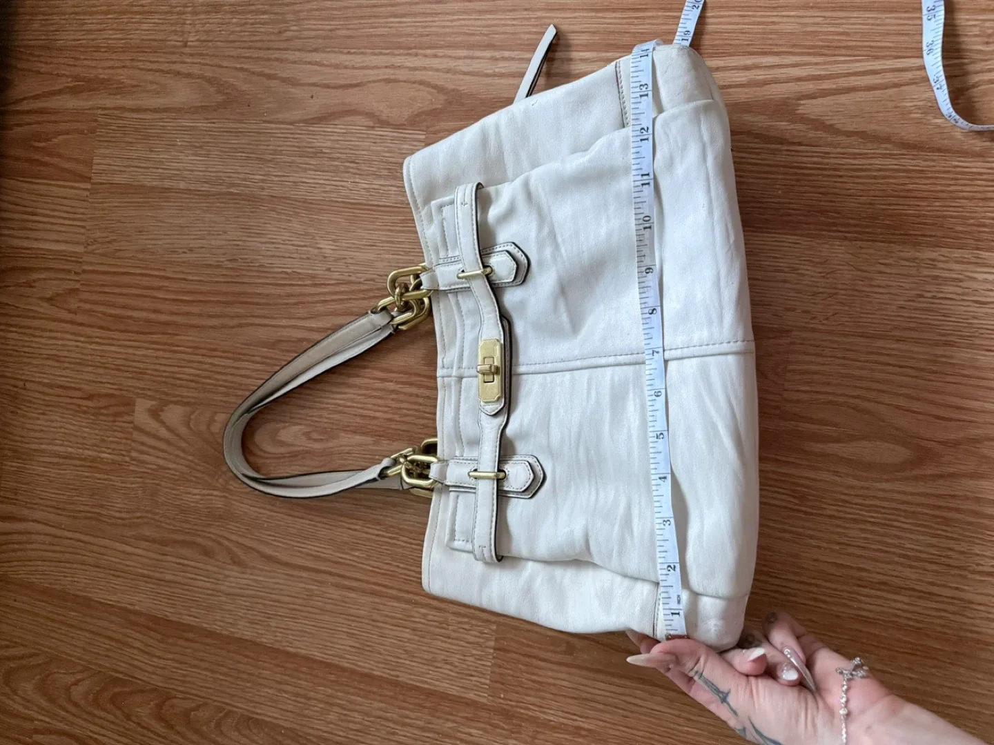 Coach cream Leather  Shoulder Bag image indicator(9)