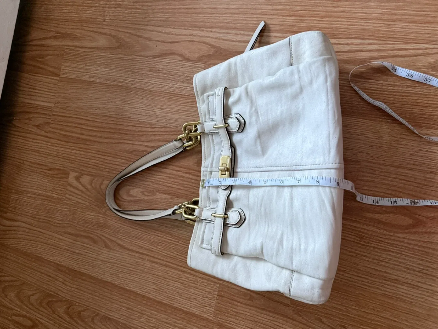 Coach cream Leather  Shoulder Bag image indicator(10)