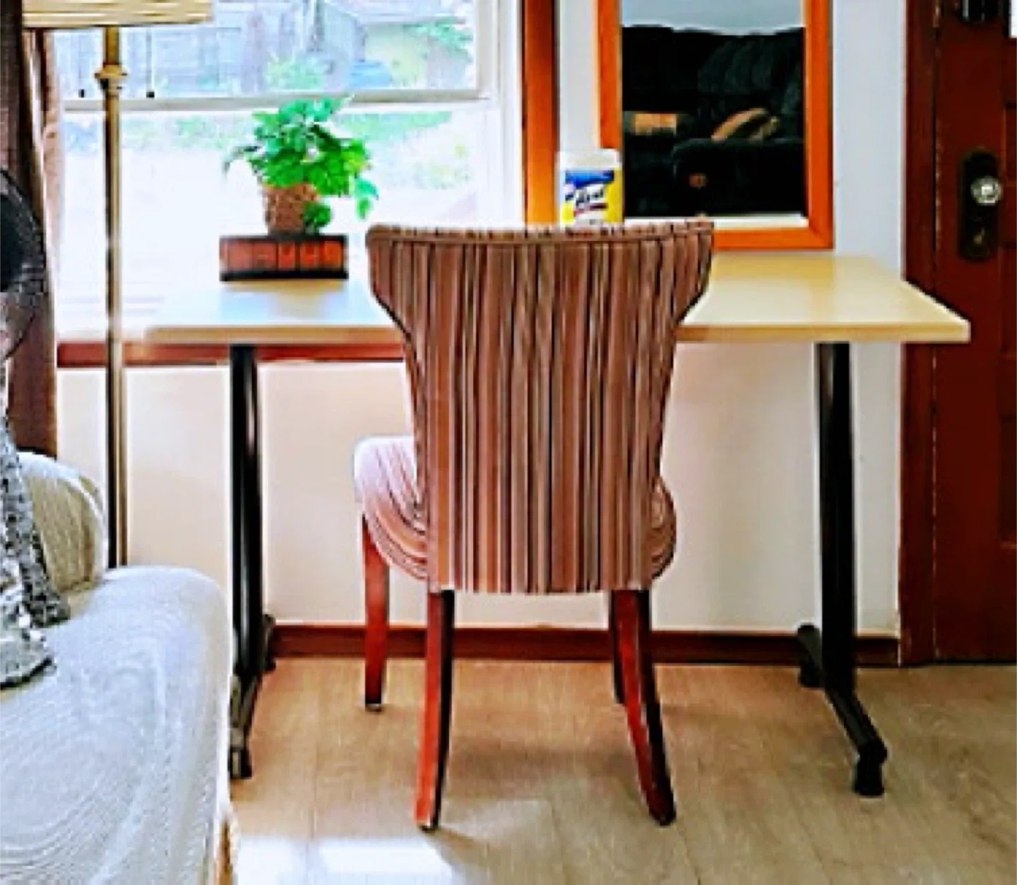 Light Wood Desk with Black Legs image indicator(2)