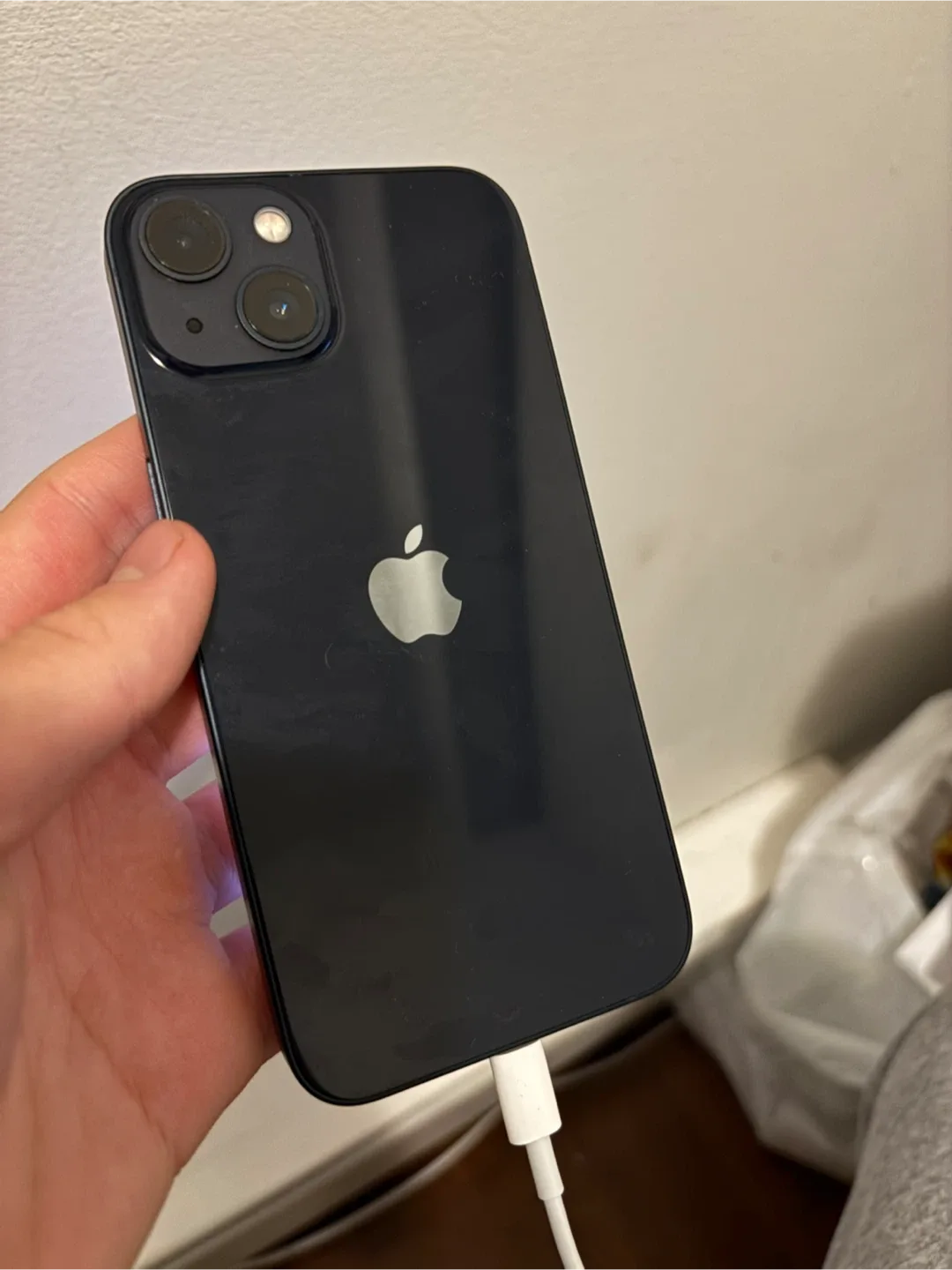 Apple iPhone 13 - 128GB - Midnight image indicator(2)