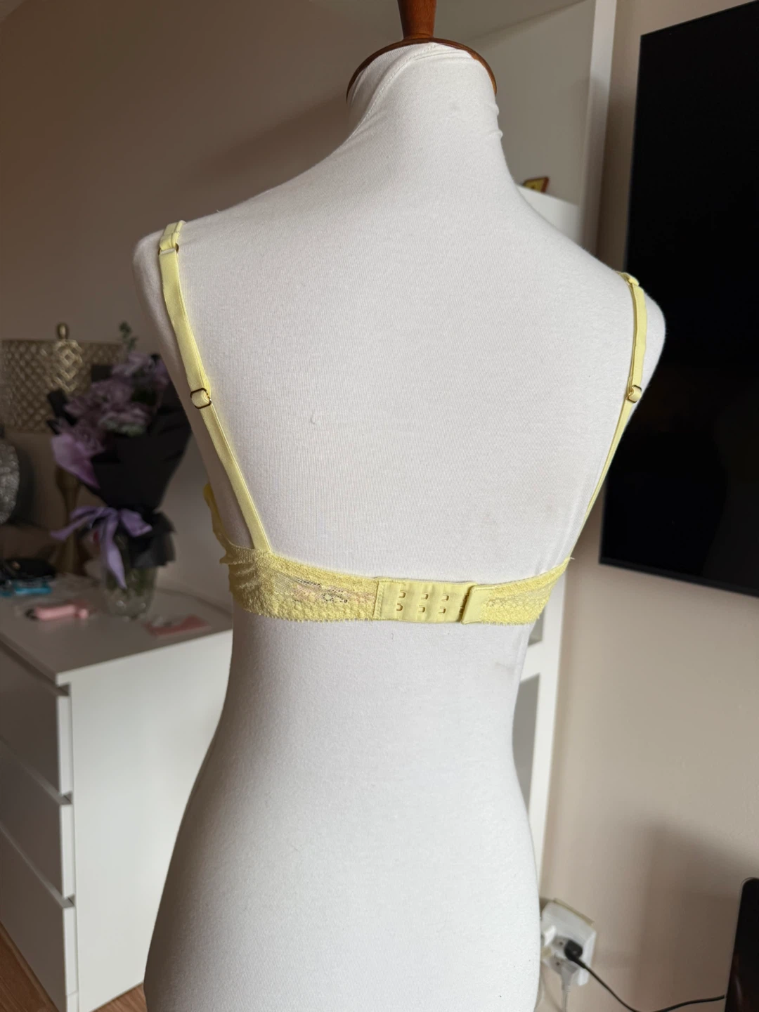 Victoria's Secret Yellow Bra - photo 2
