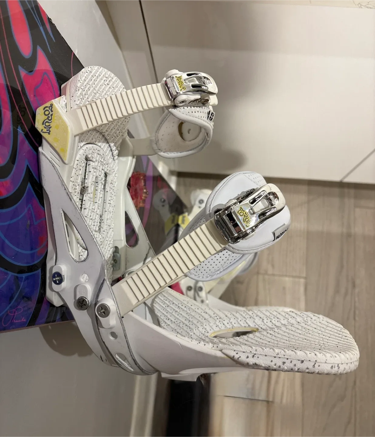 Burton snowboard & Forum bindings image indicator(3)
