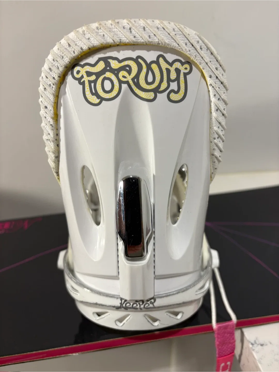 Burton snowboard & Forum bindings image indicator(4)