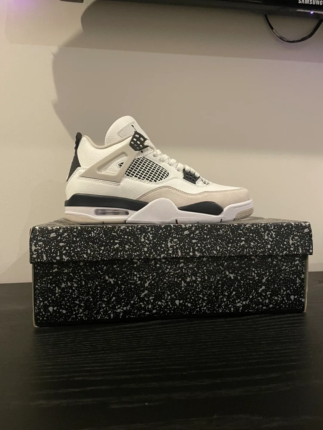 Air Jordan 4 Military Black Size 10