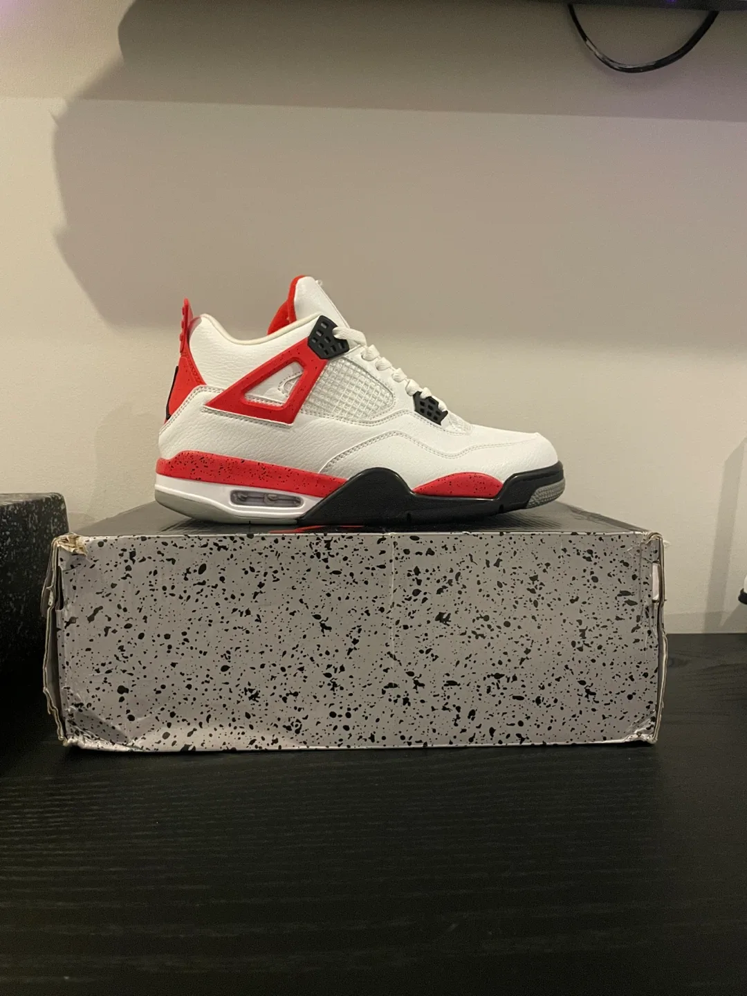 Nike Air Jordan 4 Retro Red Thunder Size 9.5