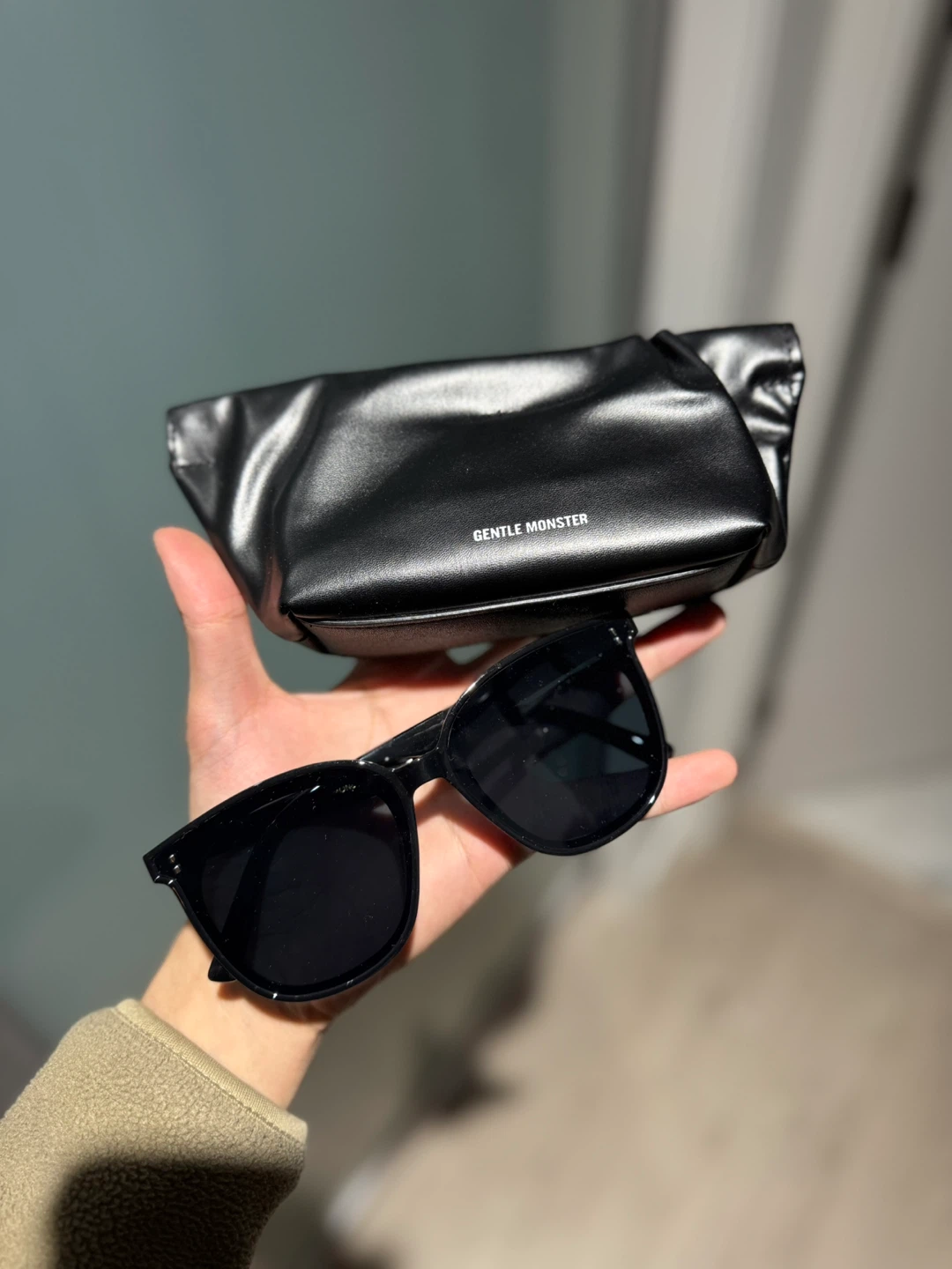 Gentle Monster Rosy Sunglasses - Black