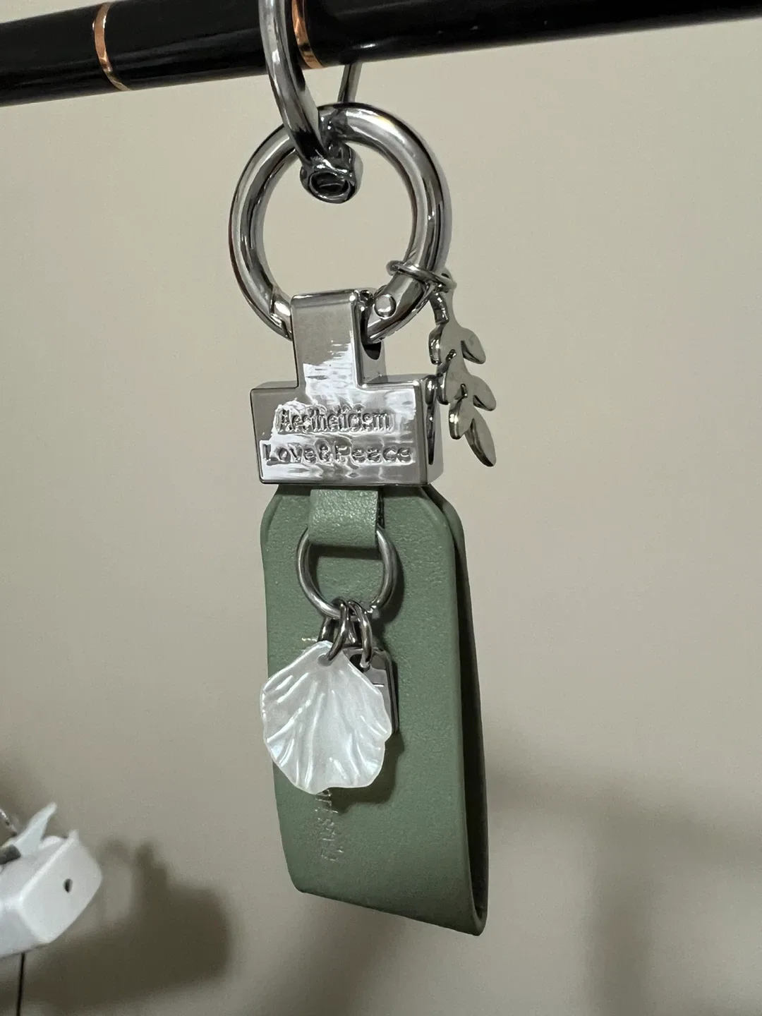 Aestheticism Love&Peace Keychain - Green