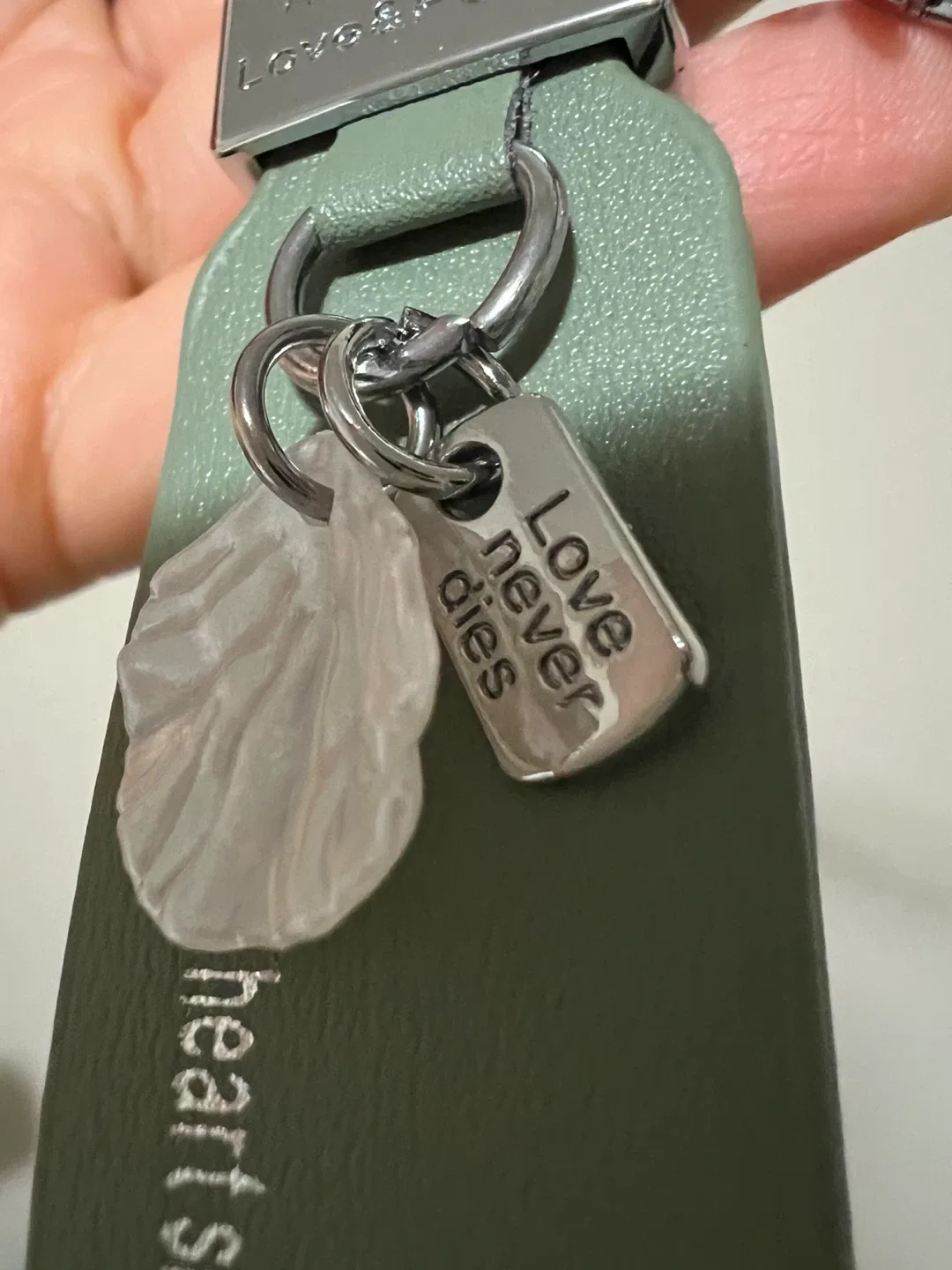 Aestheticism Love&Peace Keychain - Green image indicator(5)