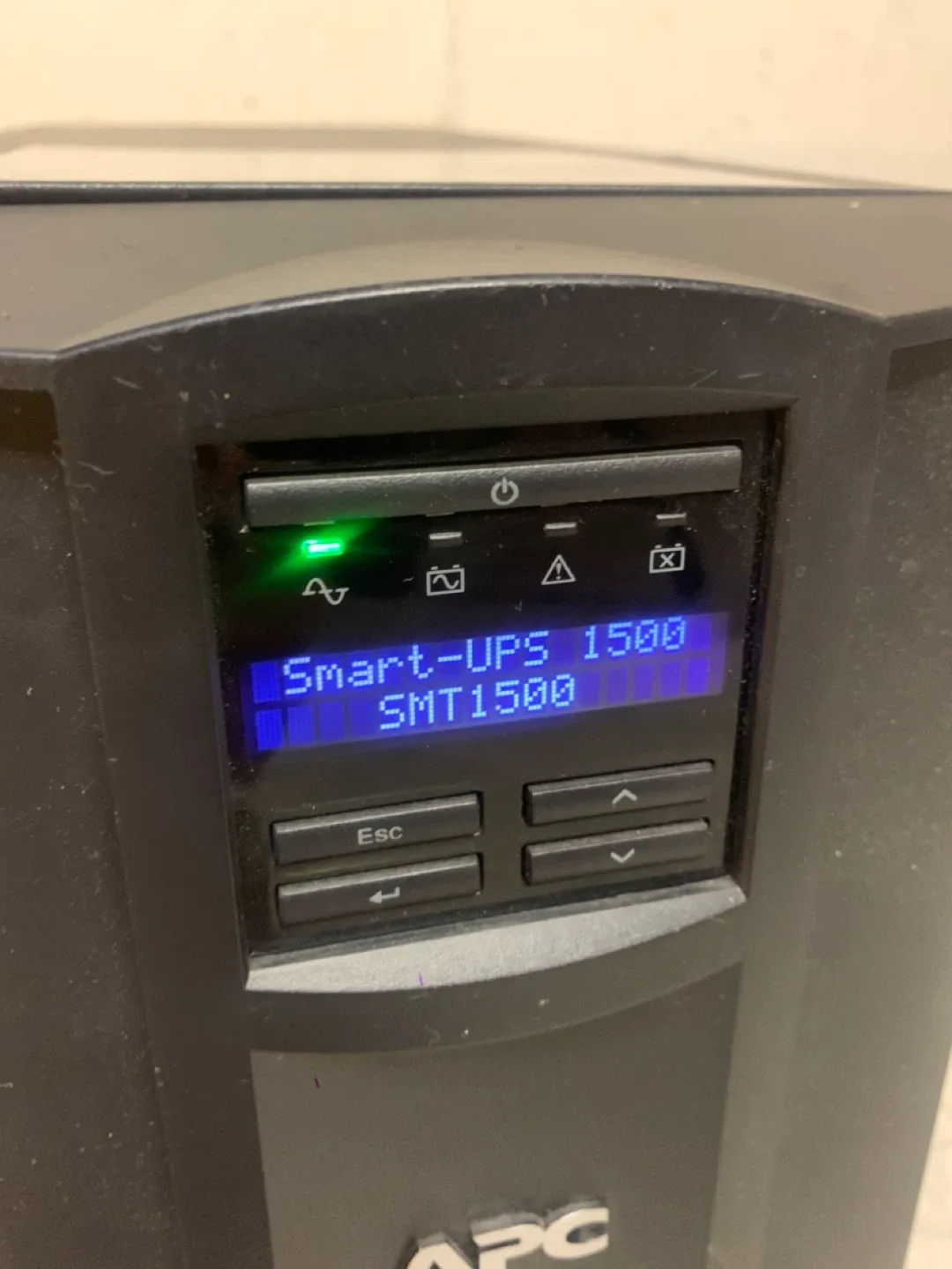 APC Smart-UPS 1500VA SMT1500 power supply - electronics image indicator(2)