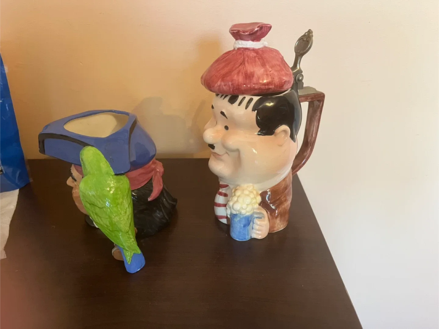 1974 USA Vintage Ceramic Toby Jugs image indicator(3)