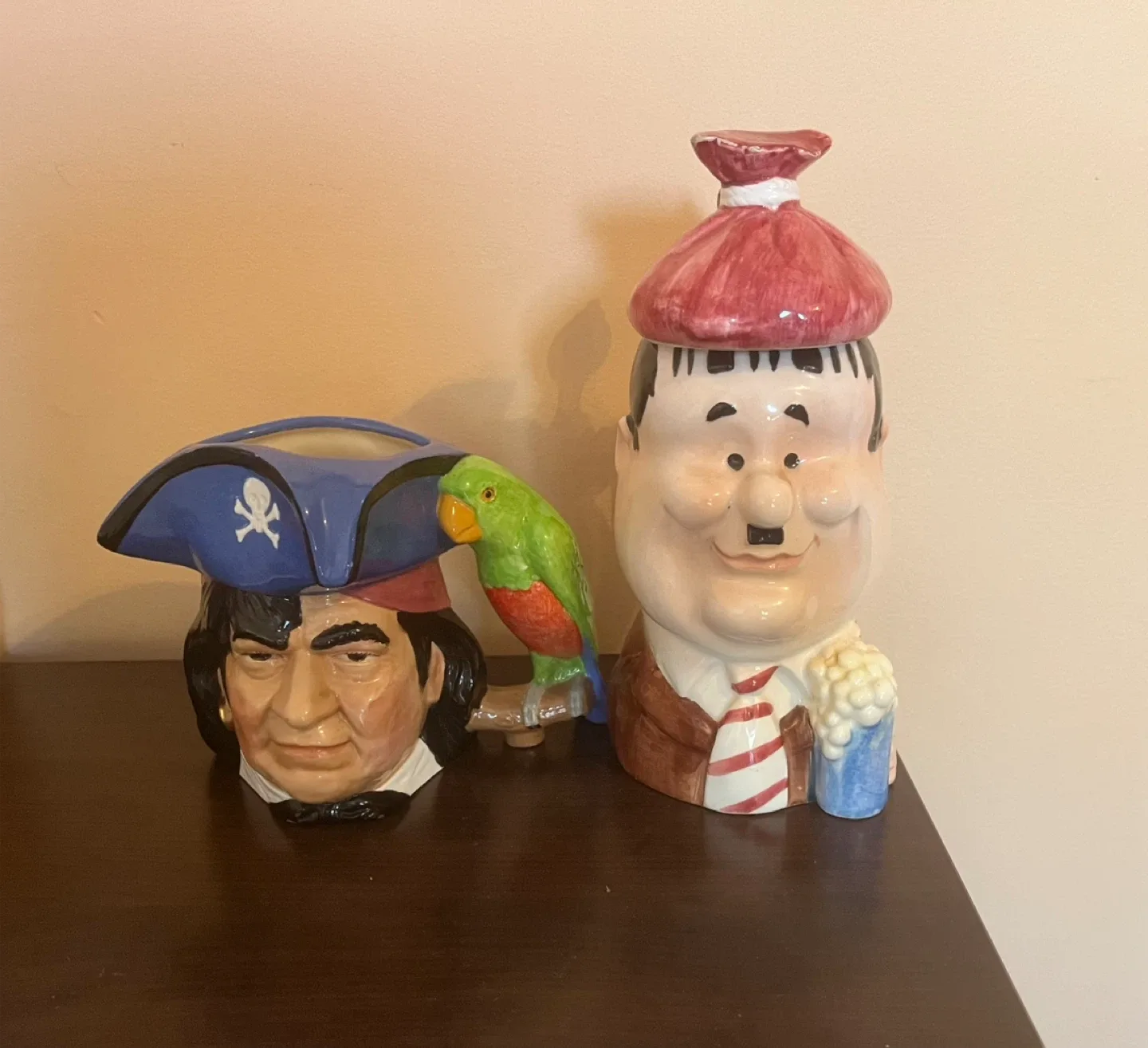 1974 USA Vintage Ceramic Toby Jugs image indicator(2)