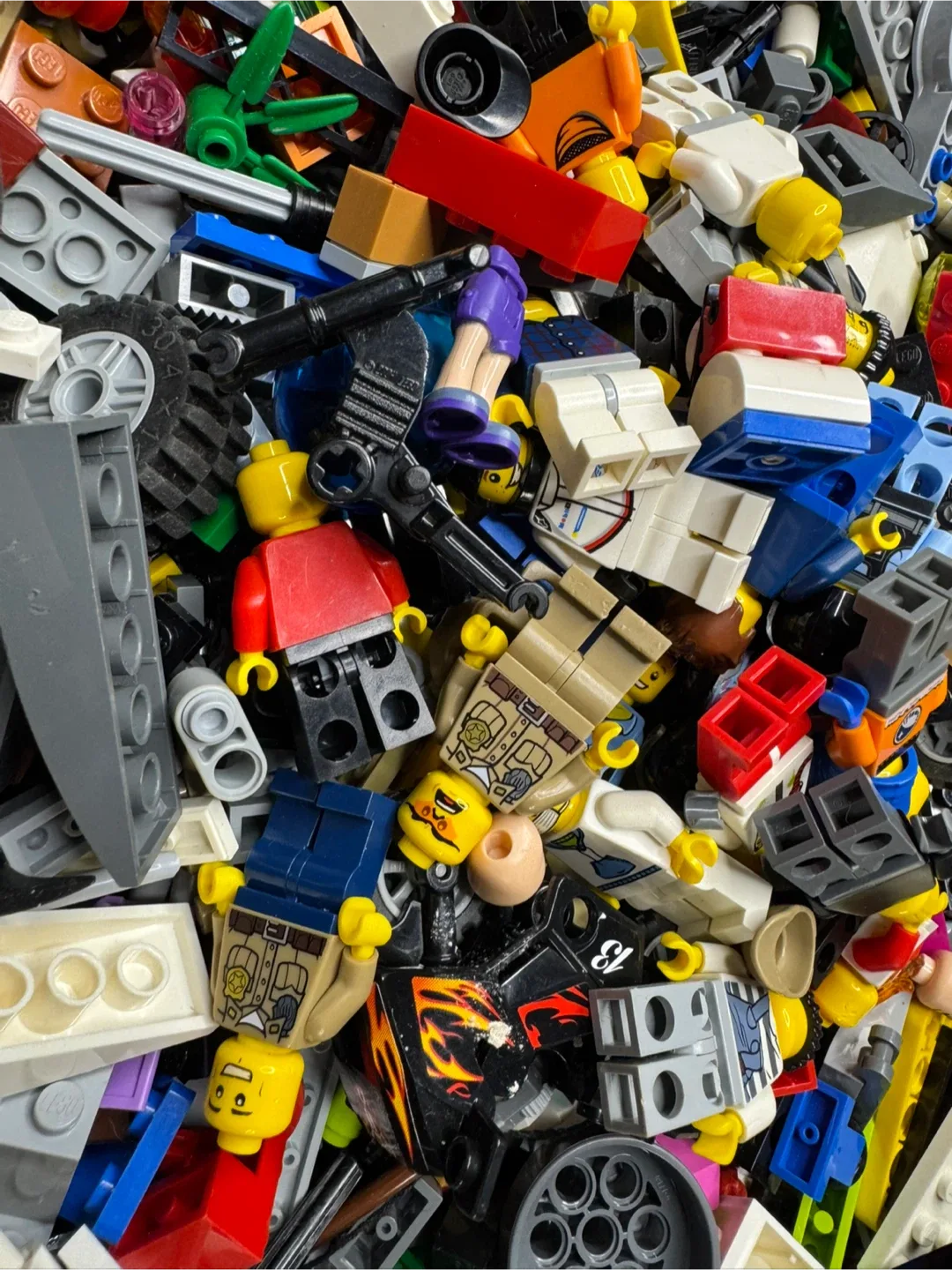 LEGO 23lbs+ BULK PARTS LOT MINIFIGURES City Star Wars