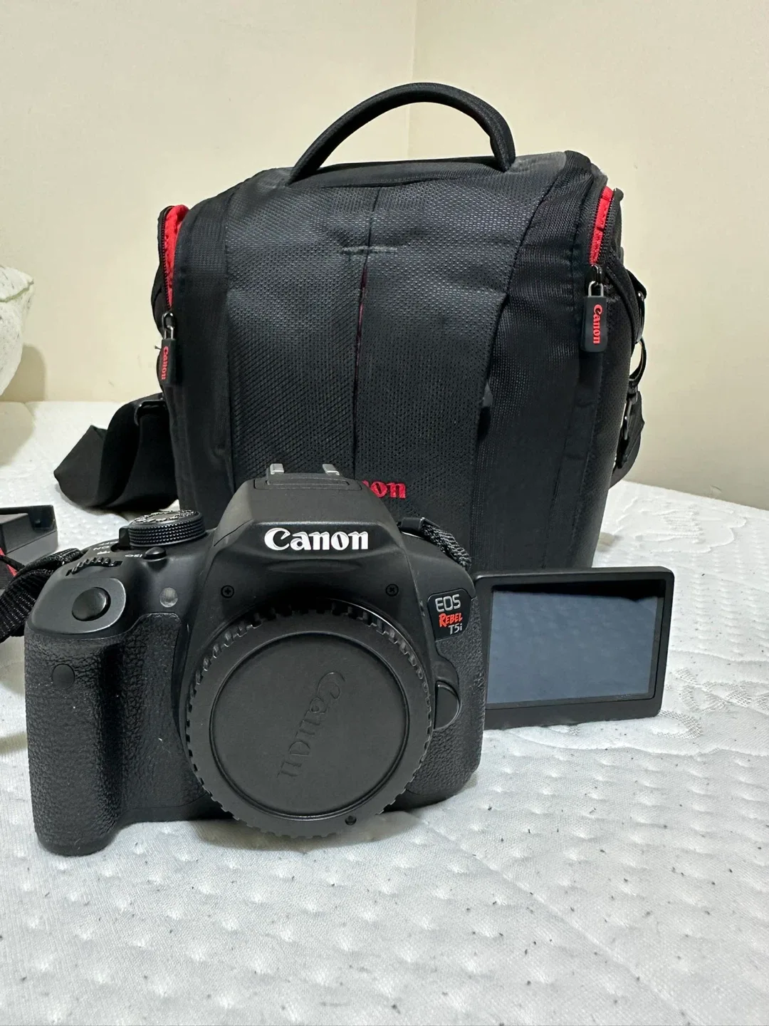 Canon EOS Rebel T5i DSLR Camera with 3 Lenses image indicator(3)