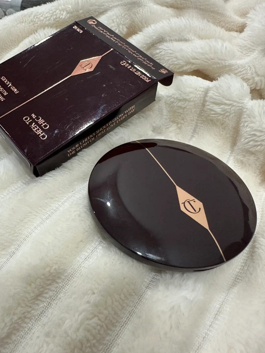 Charlotte Tilbury Cheek to Chic Blush - Walk of No Shame image indicator(3)