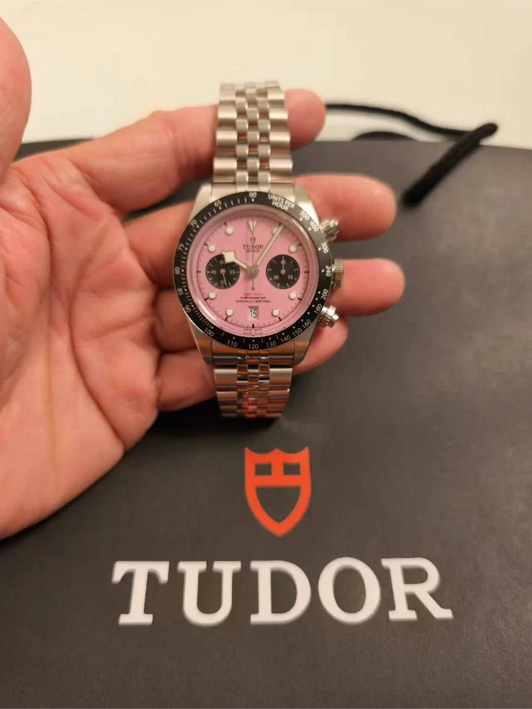 Tudor Black Bay Chrono Pink image indicator(5)