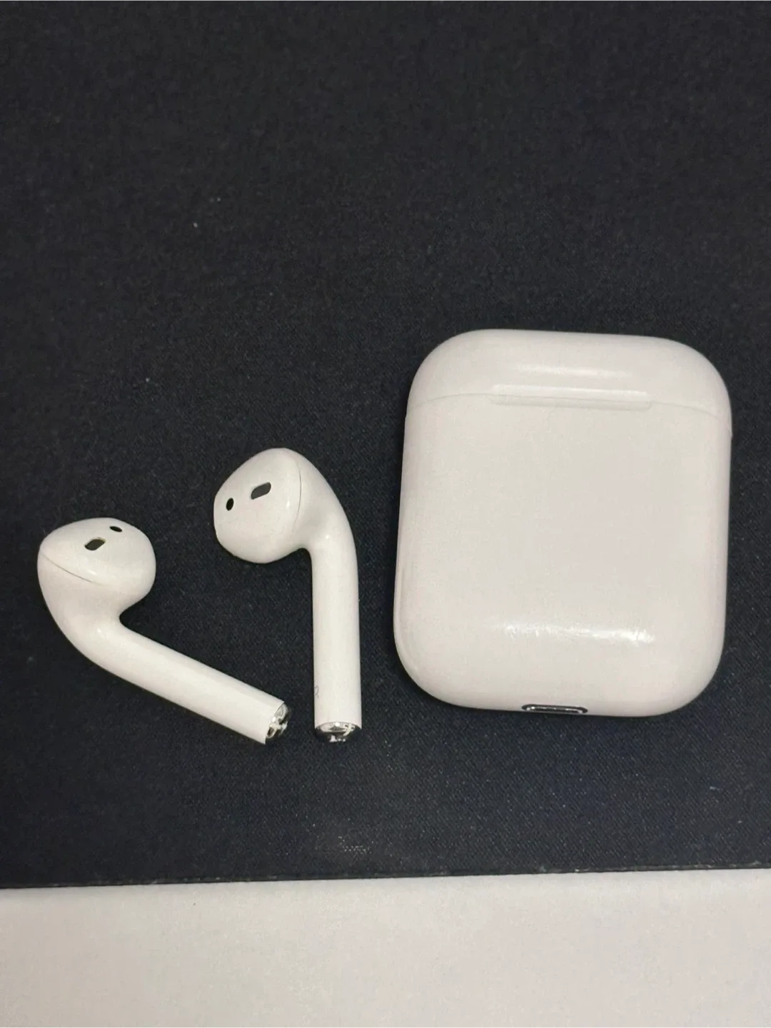 Apple AirPods 1st Generation with Charging Case