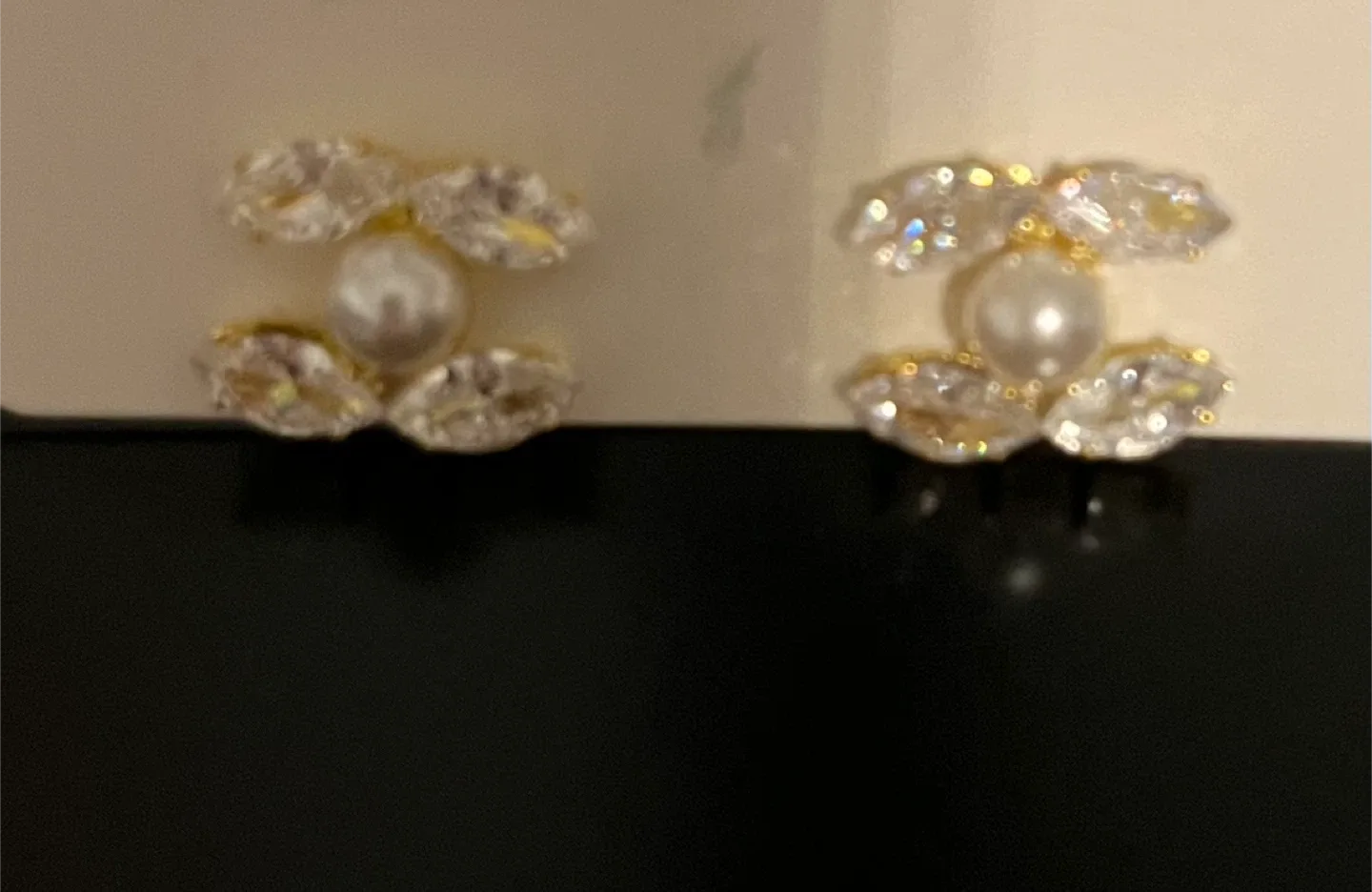 Chanel Earrings image indicator(10)