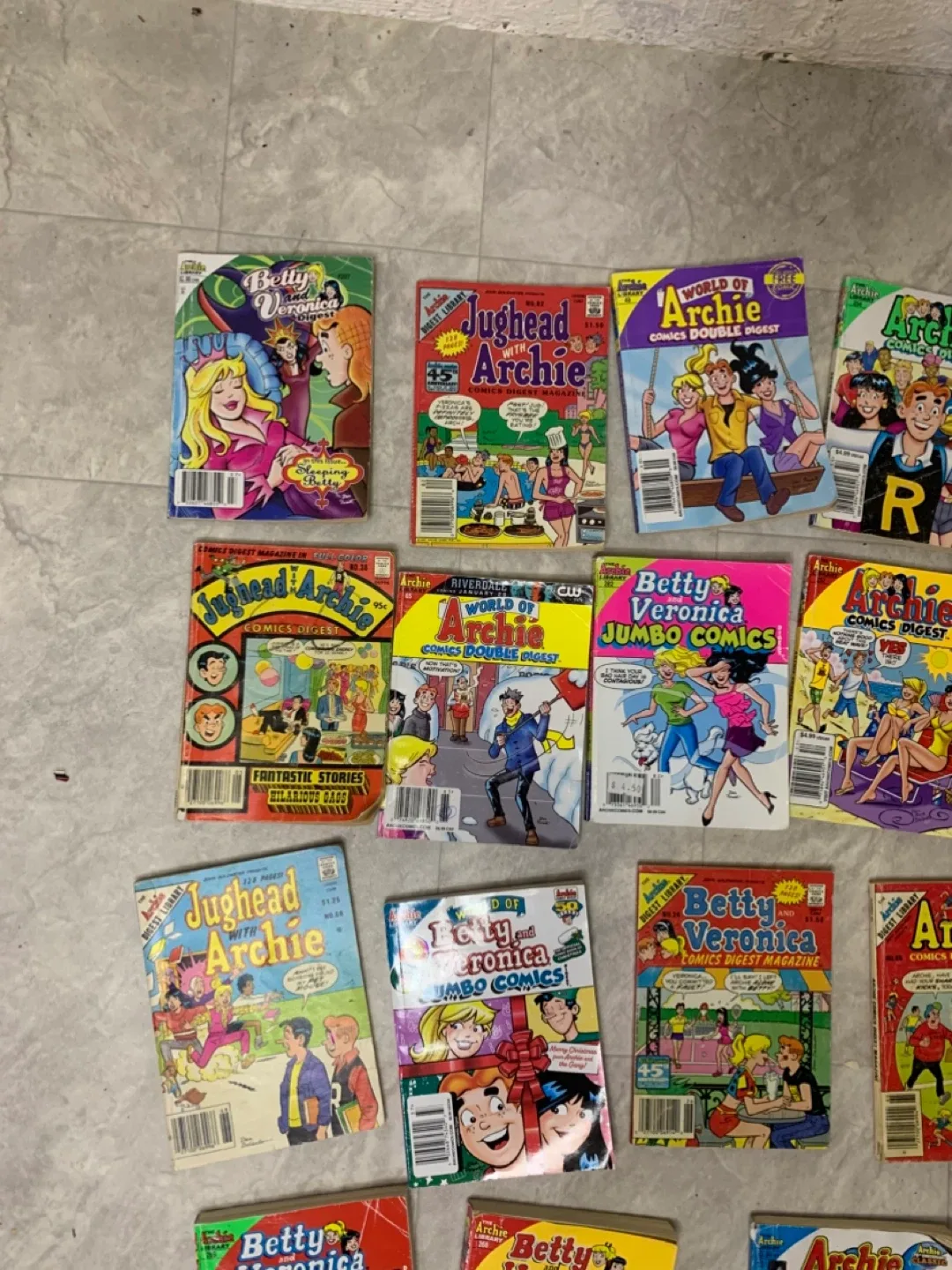 22 Archie Comics Lot - Mixed Series & Issues - books image indicator(2)