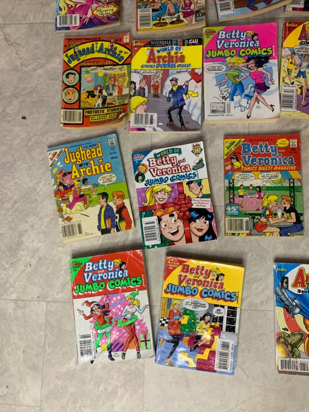 22 Archie Comics Lot - Mixed Series & Issues - books image indicator(4)