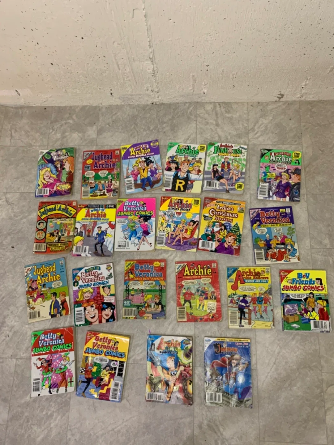 22 Archie Comics Lot - Mixed Series & Issues - books image indicator(8)