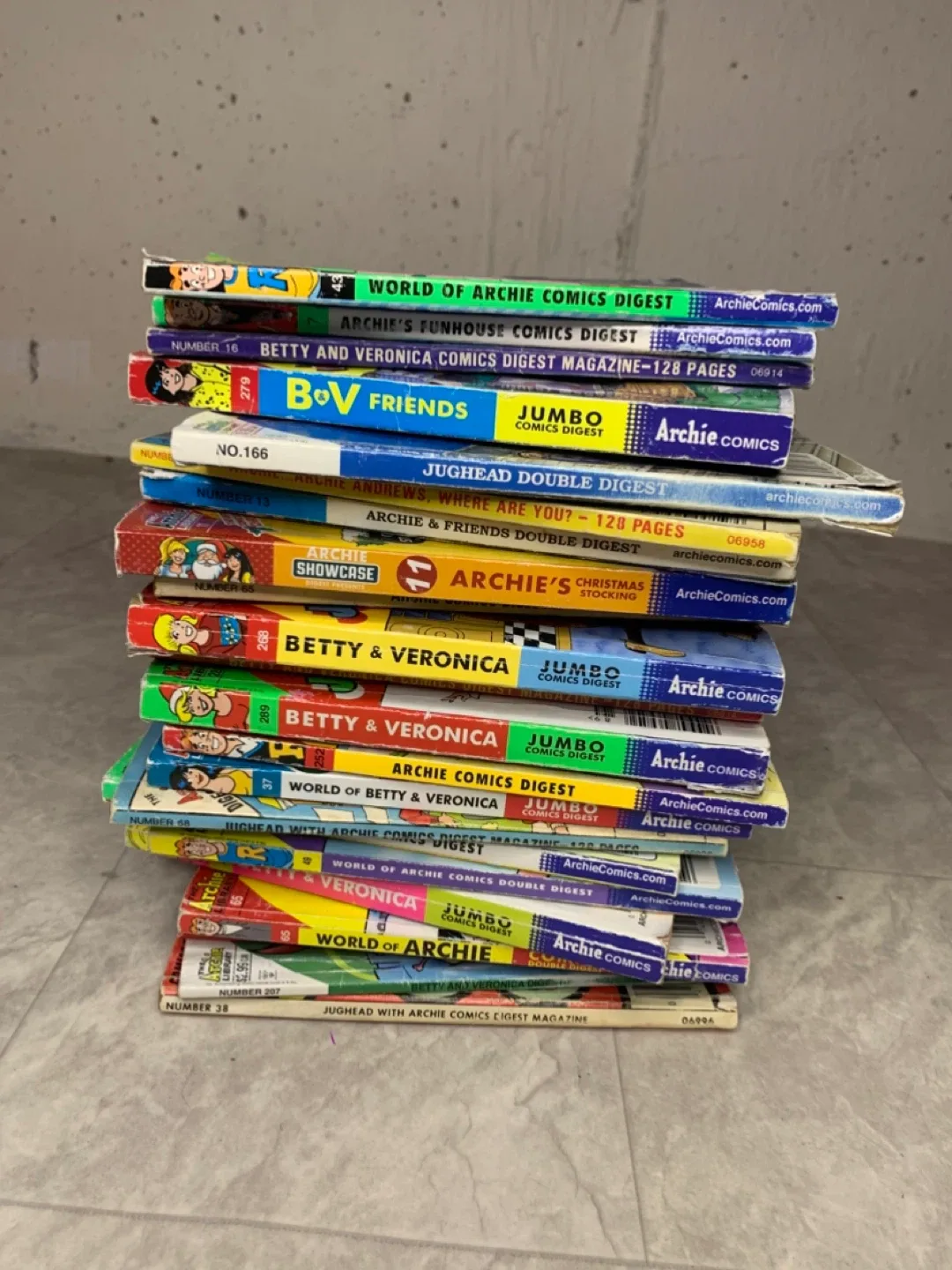 22 Archie Comics Lot - Mixed Series & Issues - books image indicator(7)