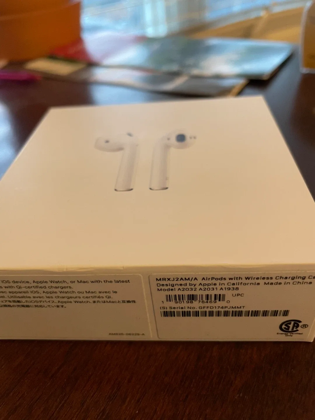 Apple AirPods with Wireless Charging Case (2nd Generation)