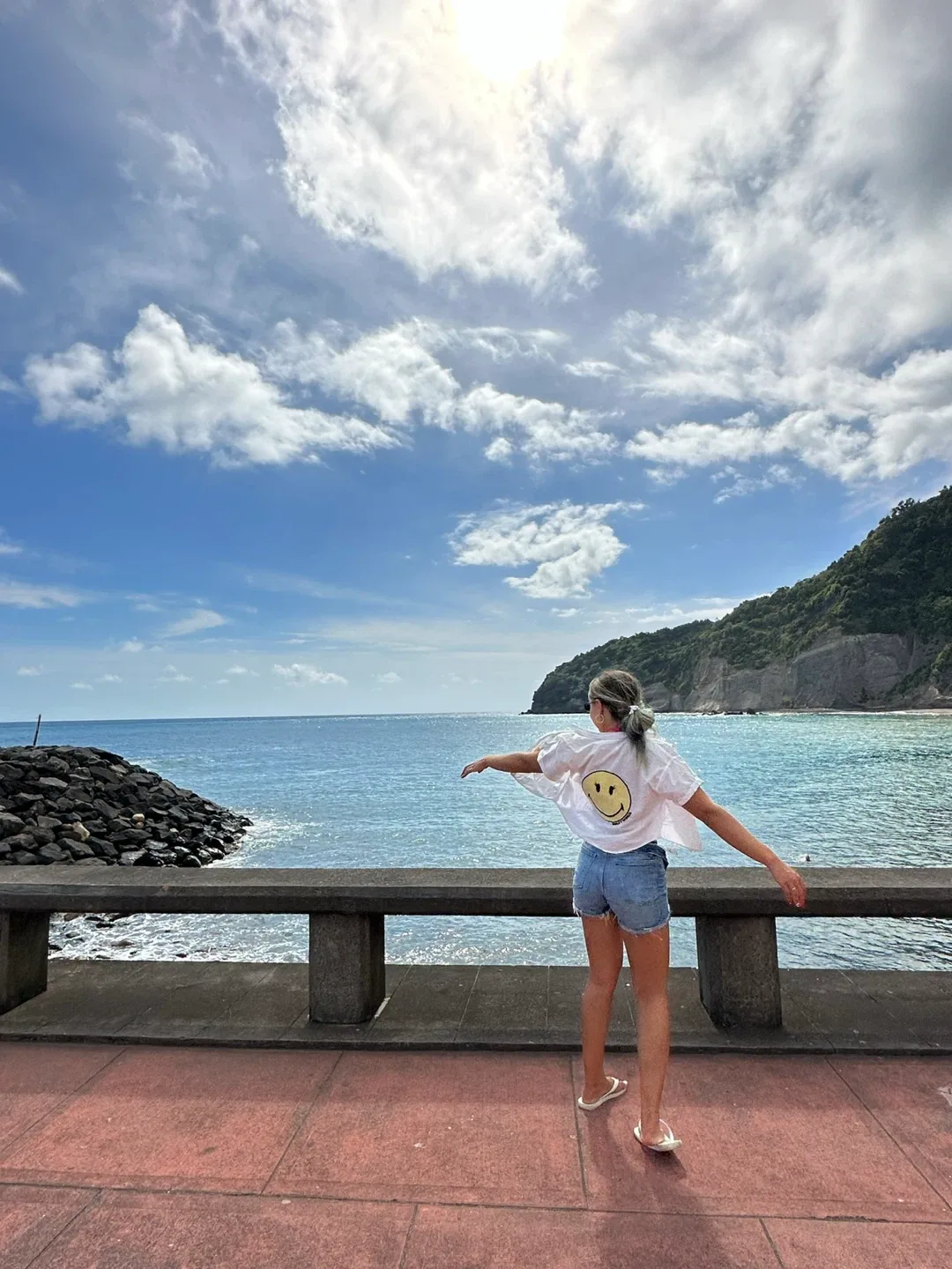 Zara Smiley World White Crop Top - Size 10 image indicator(5)