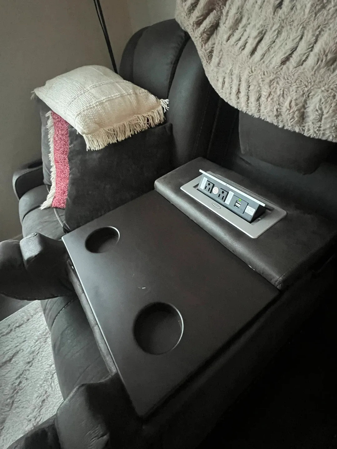 Reclining Sofa with Console image indicator(4)