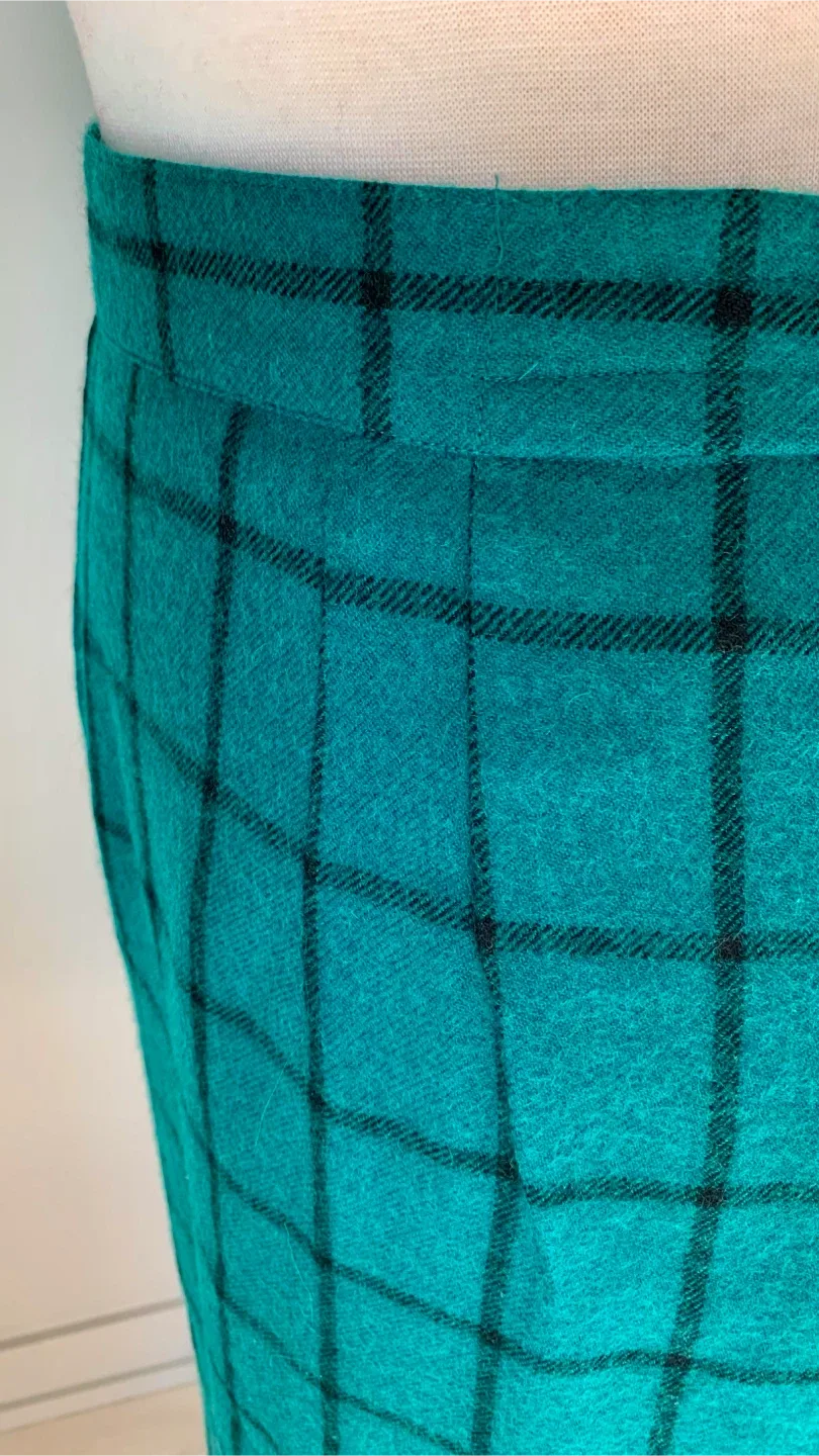 Vintage 90's Green Plaid Wool Pencil Skirt S/M (Petit 9) image indicator(10)