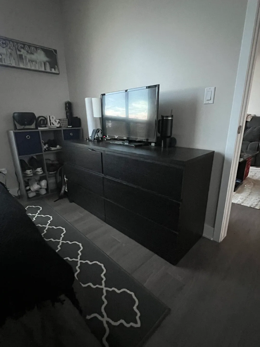 Black 6-Drawer Dresser