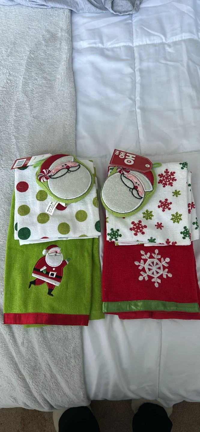 Christmas Kitchen Towel Set - New with Tags!