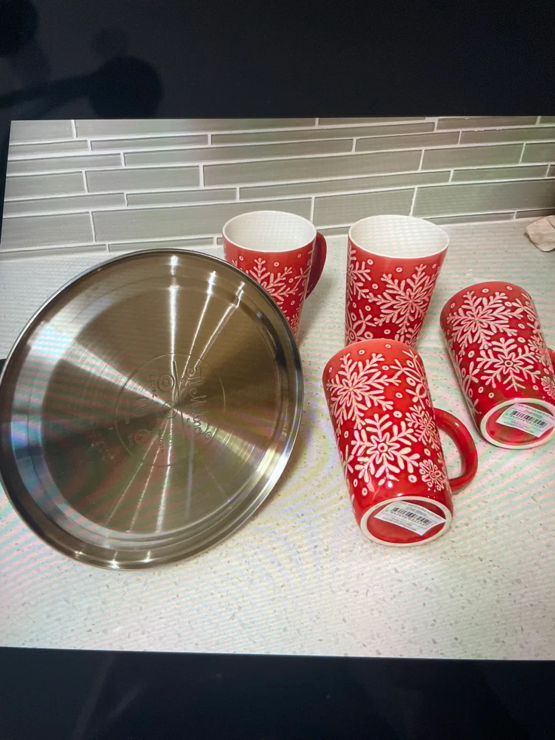 New Staub Kettle & 4 Mugs Set - Red Snowflake image indicator(3)