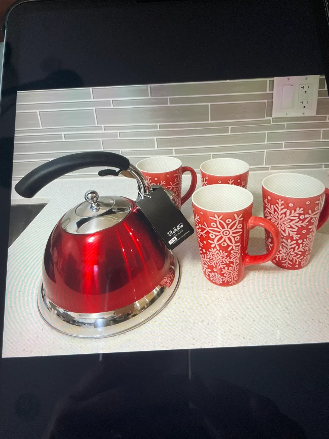 New Staub Kettle & 4 Mugs Set - Red Snowflake image indicator(2)