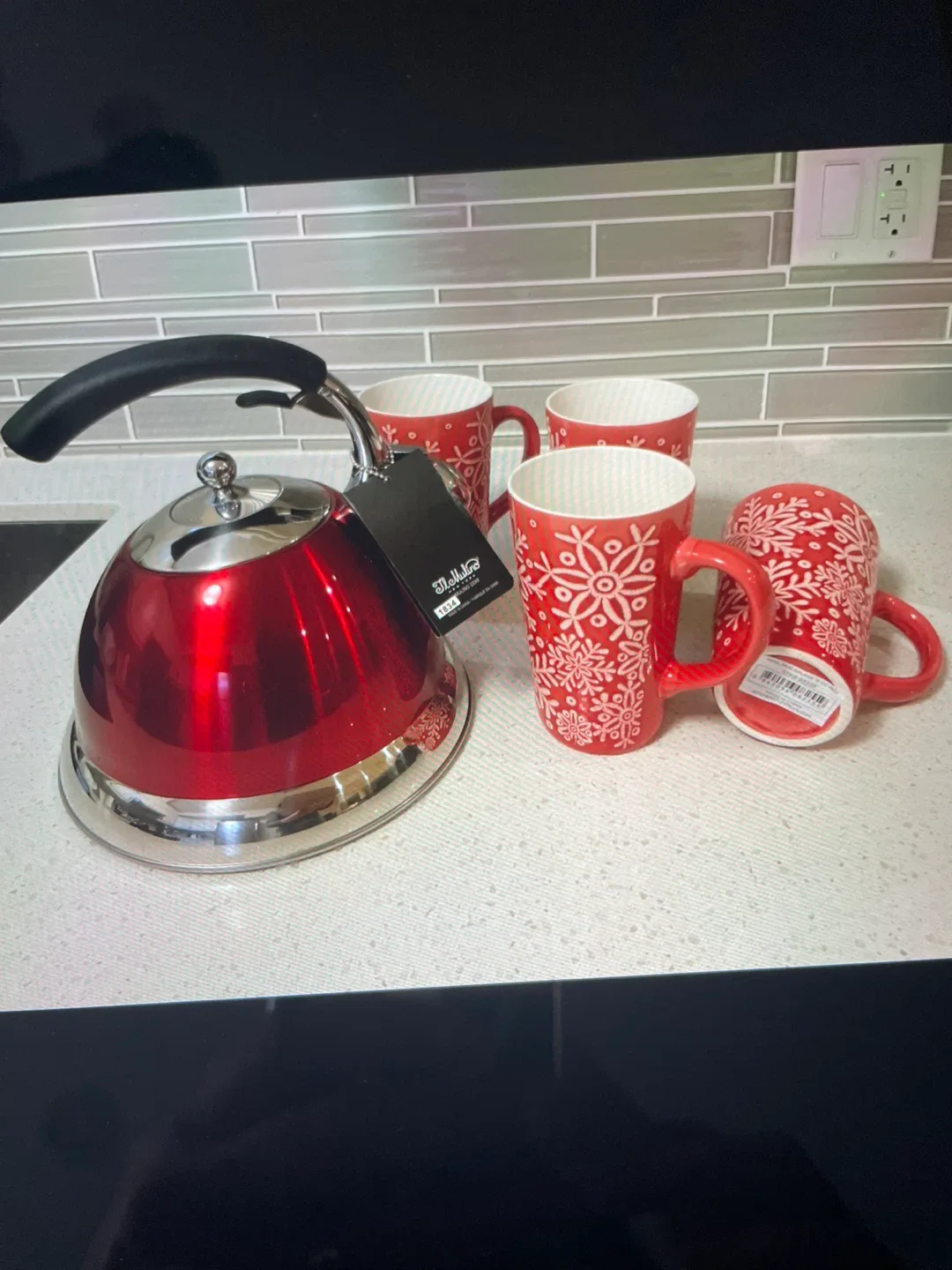 New Staub Kettle & 4 Mugs Set - Red Snowflake