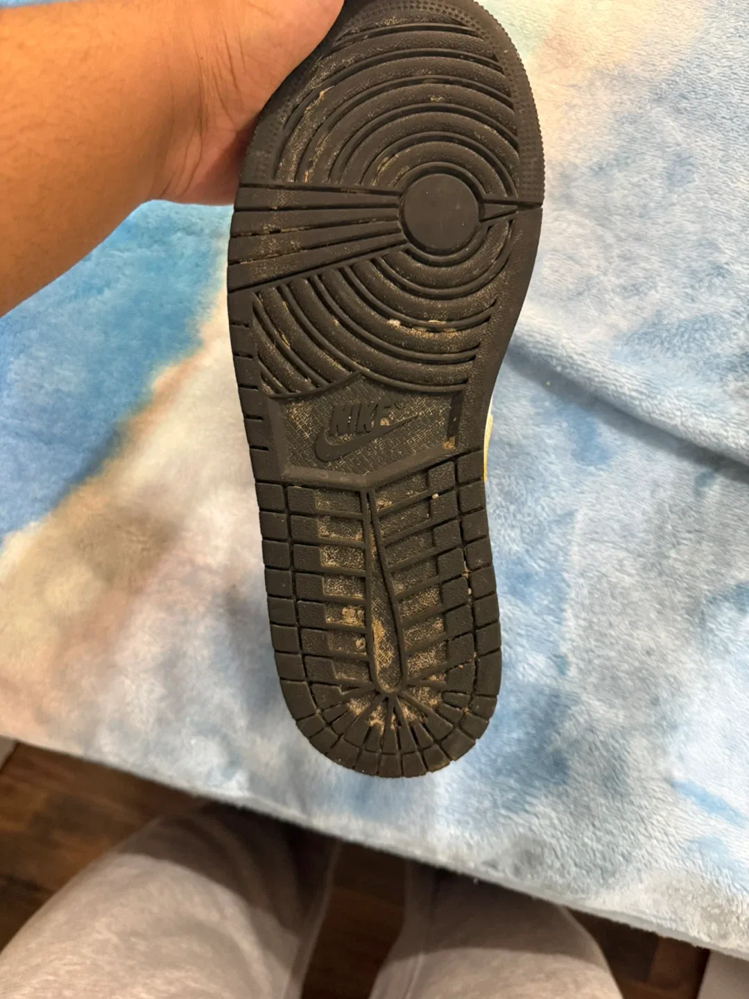 Nike Air Jordan 1 Mid Lakers Size 9 image indicator(3)