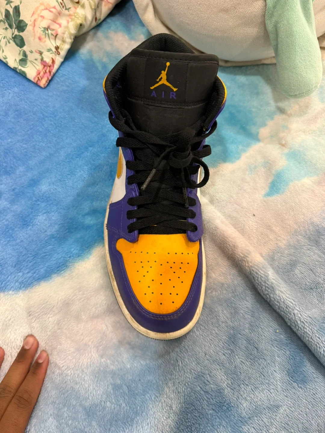 Nike Air Jordan 1 Mid Lakers Size 9 image indicator(6)