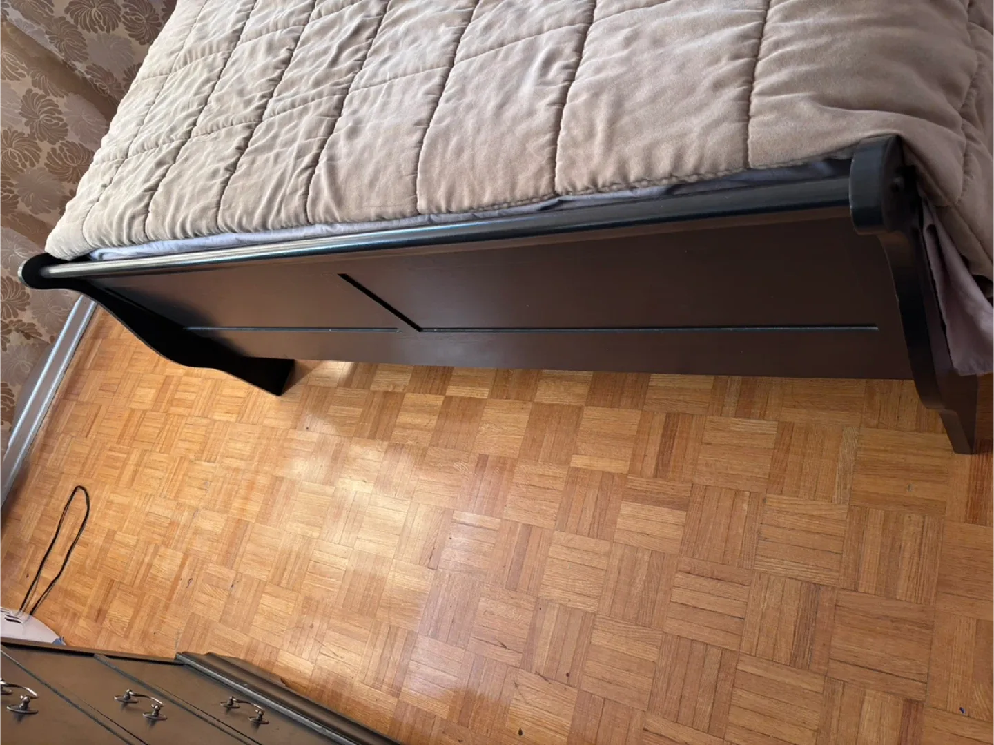 Queen Size Bed Frame - Dark Wood image indicator(2)