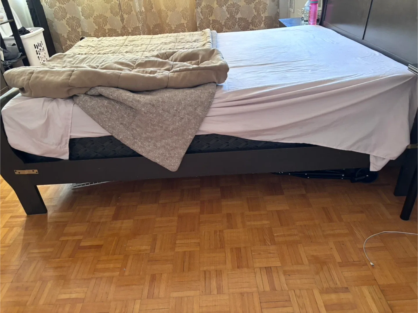 Queen Size Bed Frame - Dark Wood image indicator(4)