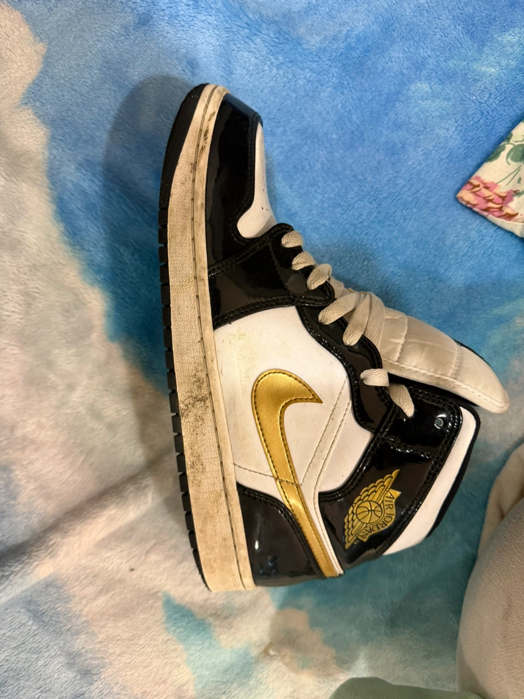Air Jordan 1 Mid Black White Gold, Size 9.5