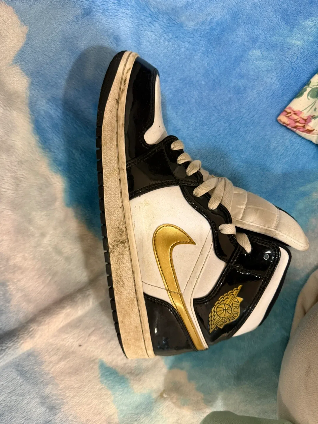 Air Jordan 1 Mid Black White Gold, Size 9.5