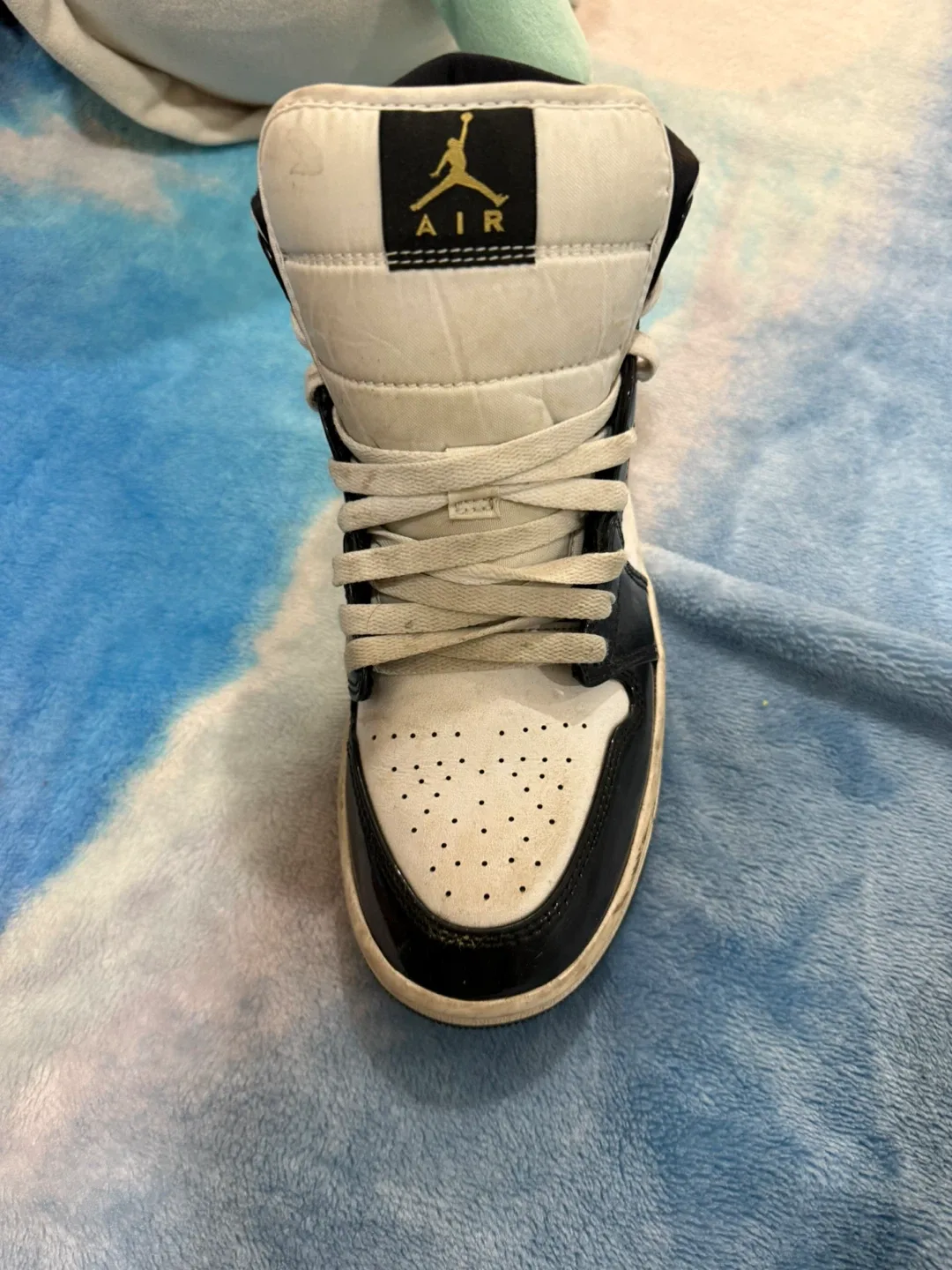 Air Jordan 1 Mid Black White Gold, Size 9.5 image indicator(3)