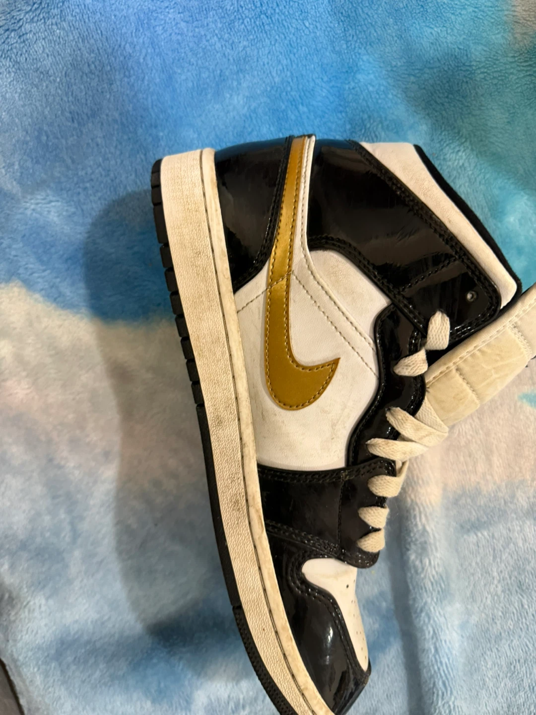 Air Jordan 1 Mid Black White Gold, Size 9.5 - photo 4