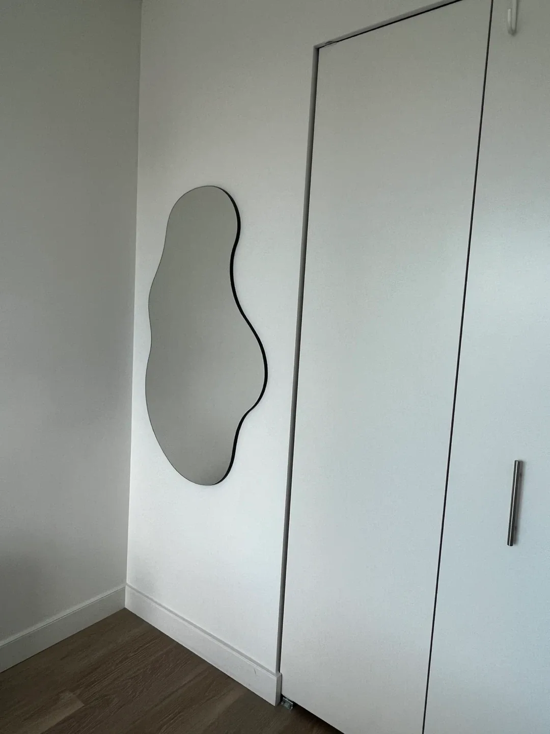 Large Wall Mirror - Modern Decor image indicator(4)