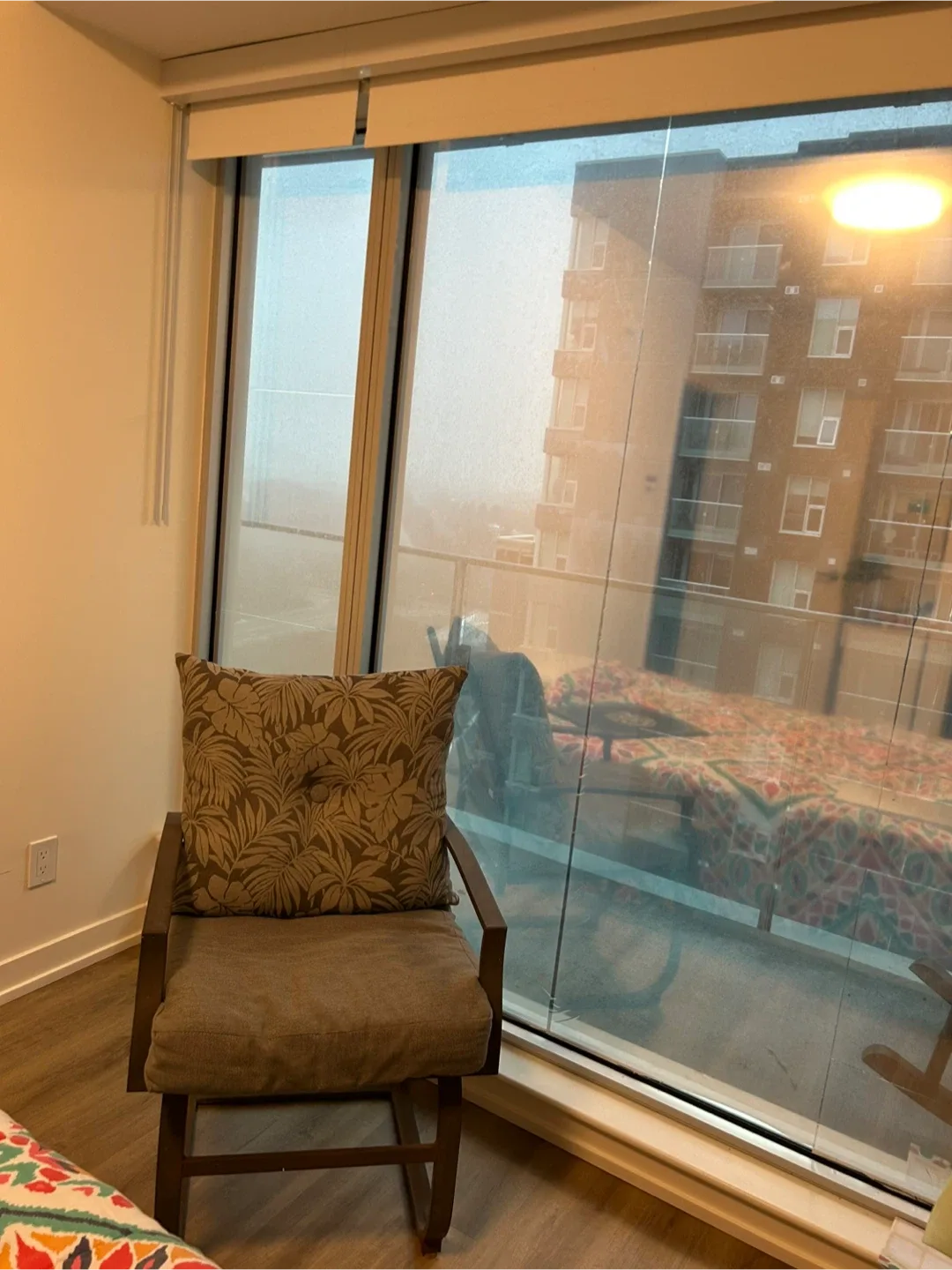 Accent Chair with Cushion image indicator(2)