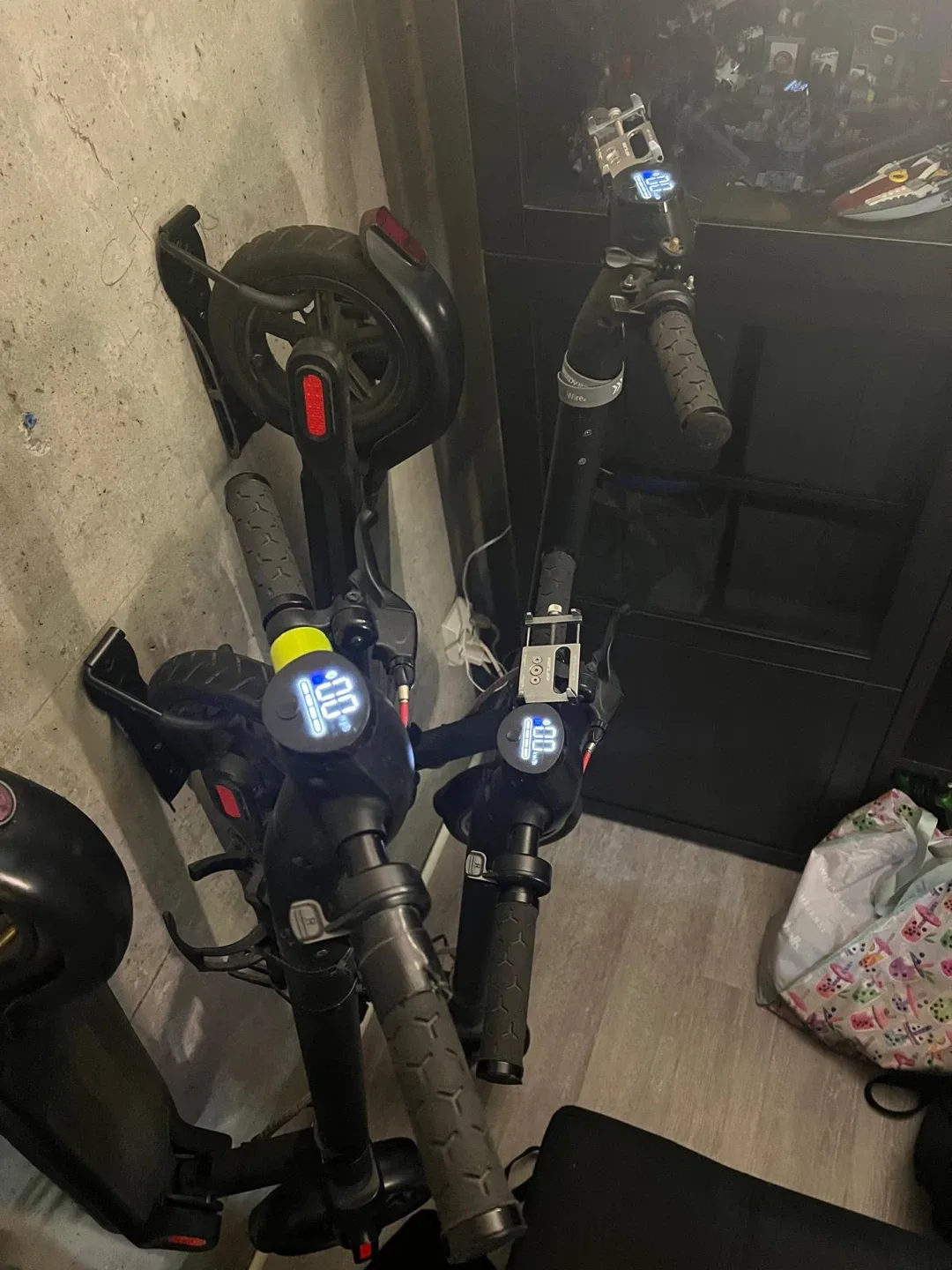 Xiaomi M365// $200 1 unit  or $500 : 3 units image indicator(4)