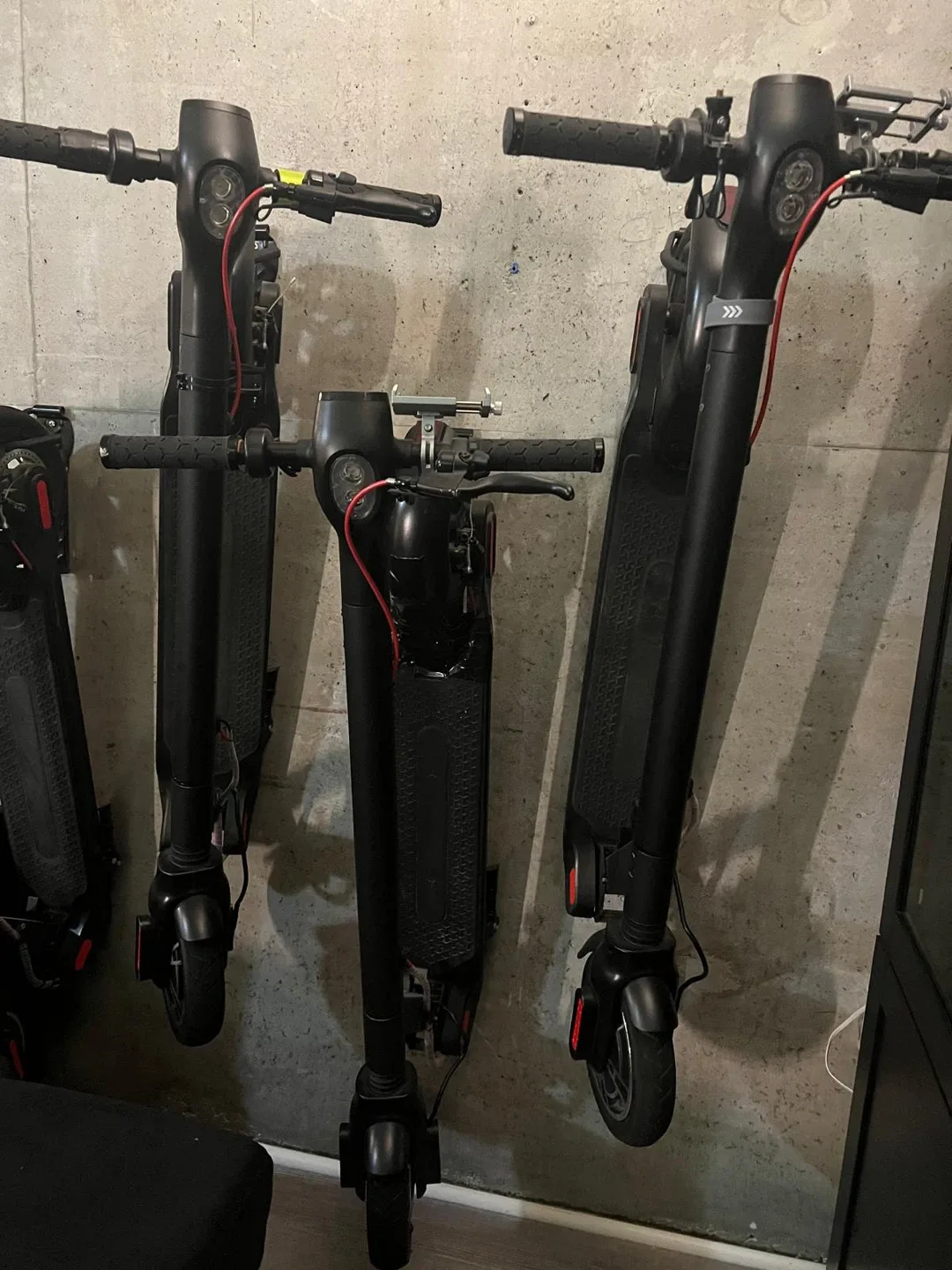 Xiaomi M365// $200 1 unit  or $500 : 3 units image indicator(3)