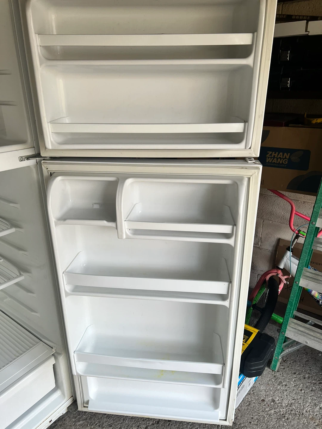 Good condition Whirlpiol 28‘ fridge $160 - photo 4
