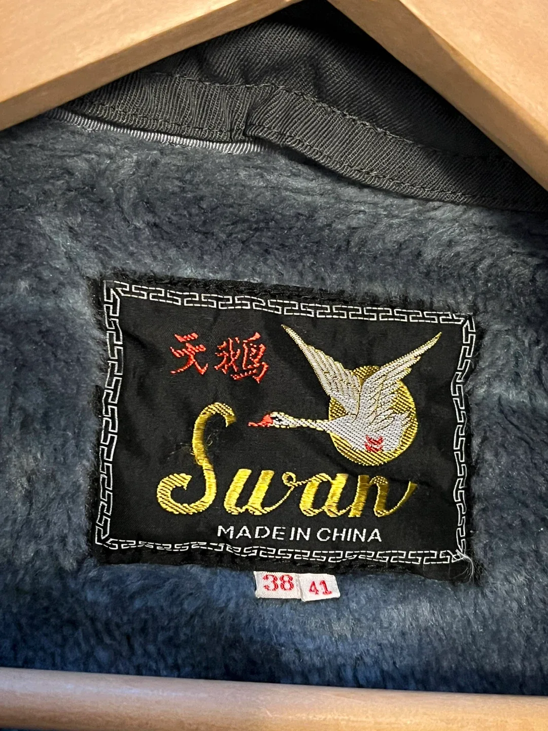 Men winter coat in gray with a removable cozy warm lining image indicator(4)