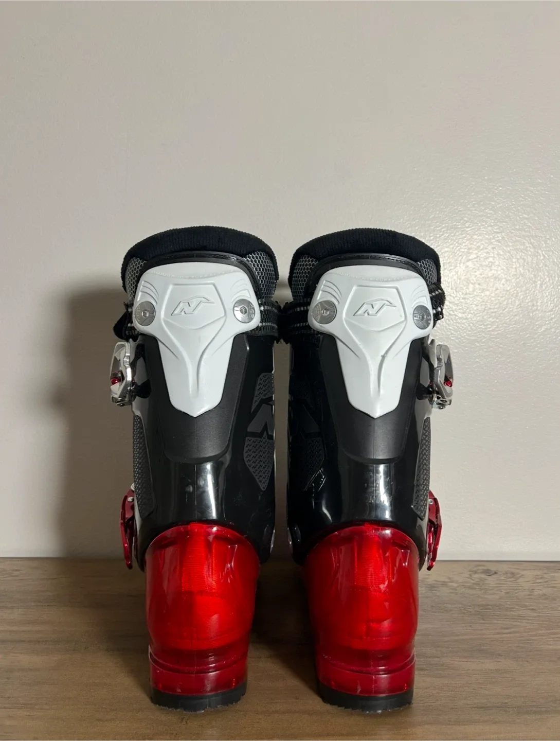 Nordica Transfire R3 Ski Boots Size 26.5 - Pre-season Deal! image indicator(3)