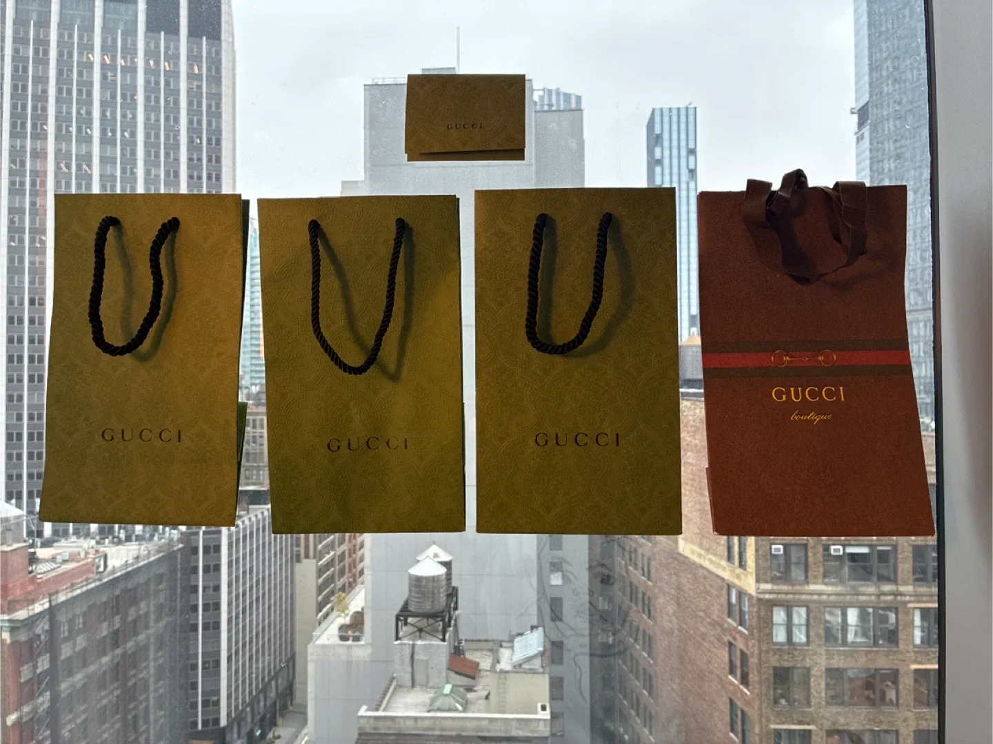 Gucci Accessories Gift box w. Gucci Gift Bow & Gucci Gift Bags image indicator(4)